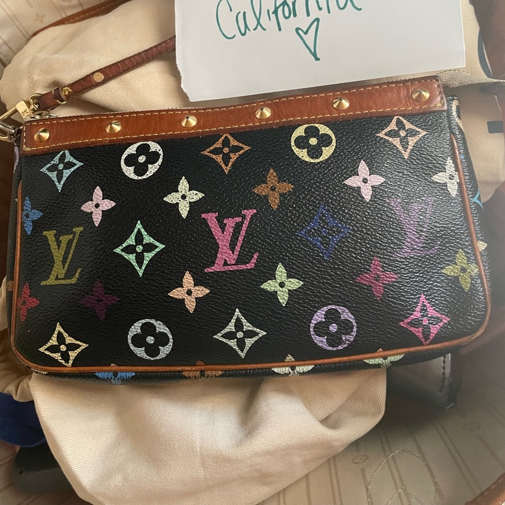 LOUIS VUITTON POCHETTE